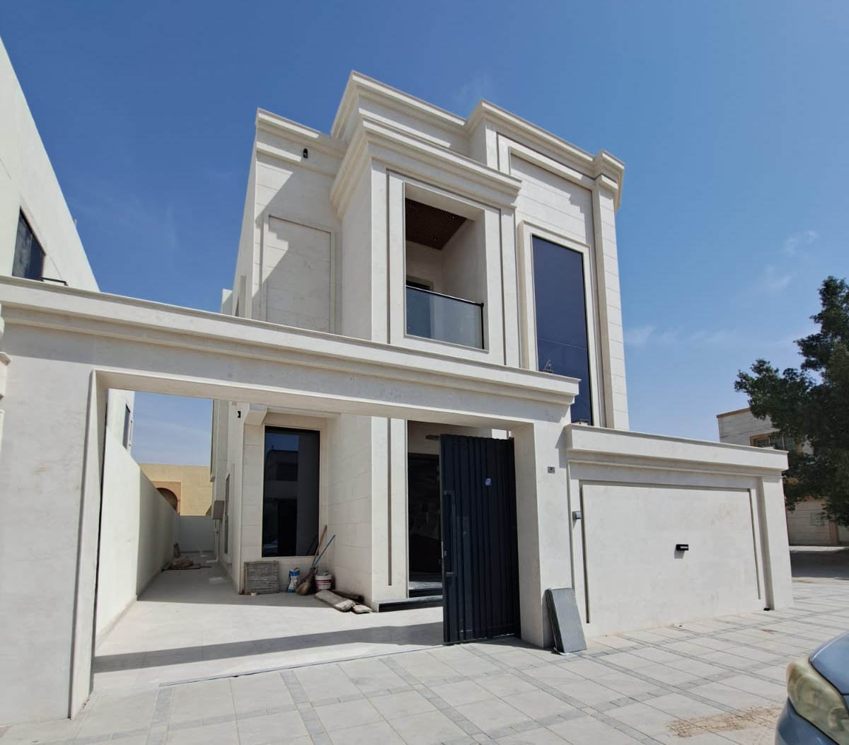 Corner Villa for Sale – 5 Bedrooms, Garden &amp; Fountain